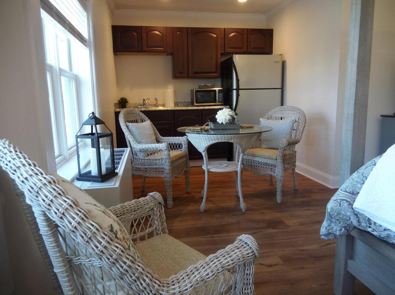 Harbor House Inn Sackets Harbor Екстериор снимка