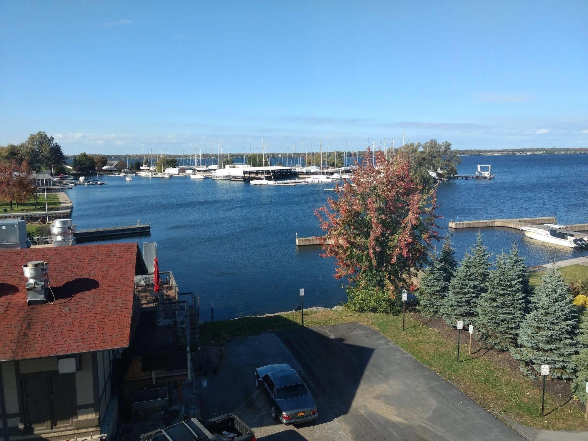 Harbor House Inn Sackets Harbor Екстериор снимка