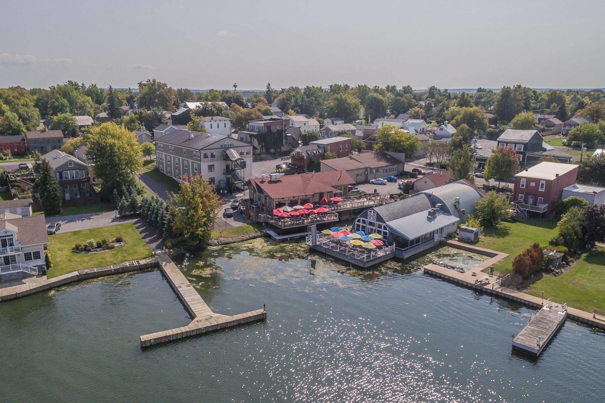 Harbor House Inn Sackets Harbor Екстериор снимка